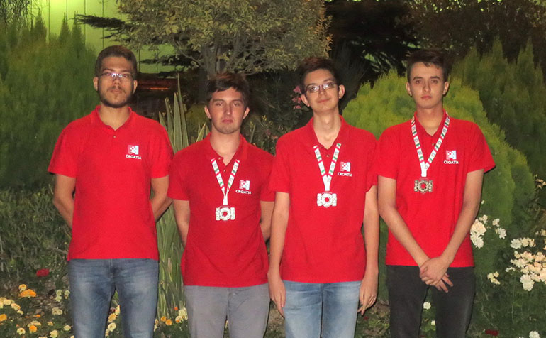 Hrvatska informatička reprezentacija osvojila tri srebrne medalje!