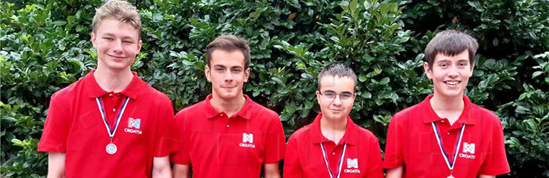 Mladi informatičari Patrik PAVIĆ i Krešimir NEŽMAH srebrni, a Dorijan LENDVAJ i Pavel KLISKA brončani